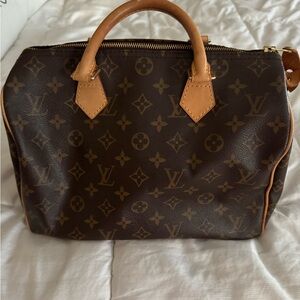 Authentic Louis Vuitton Speedy30 vintage bag like new inside pocket.
